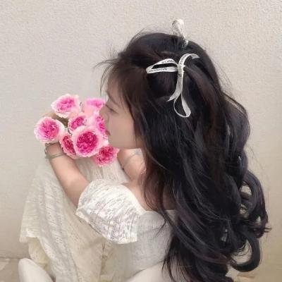 墙里的女人